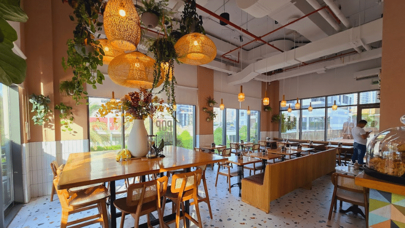 Friends Avenue Cafe JLT Pet-Friendly Restaurants & Cafes in Dubai