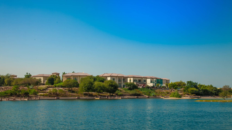 The Villas of Jumeirah Islands full view with river